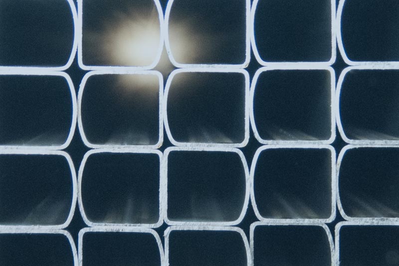 Tubes en acier semi-circulaires